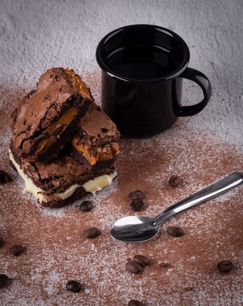 Bolo-de-Caneca-de-Chocolate-Receita-Rapida-e-Facil-para-Fazer-no-Micro-ondas-credspot