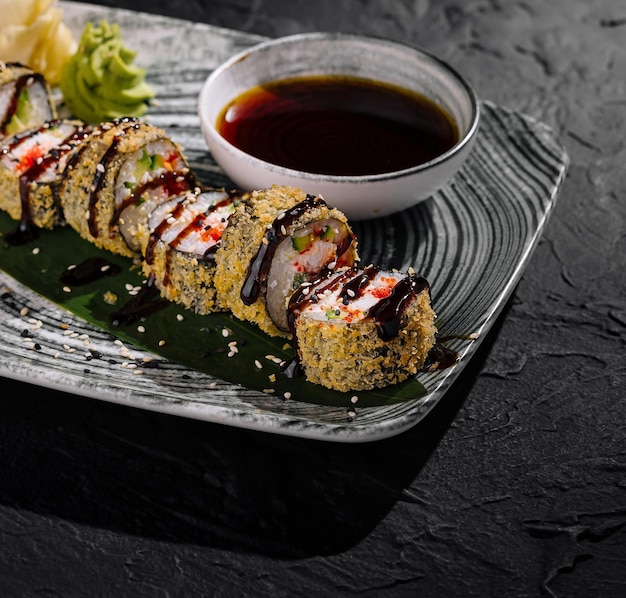 Uramaki-O-Que-E-Tipos-e-Como-Preparar-Este-Sushi-Delicioso-credspot